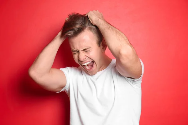 Portrait Screaming Young Man Color Background — Stock Photo, Image