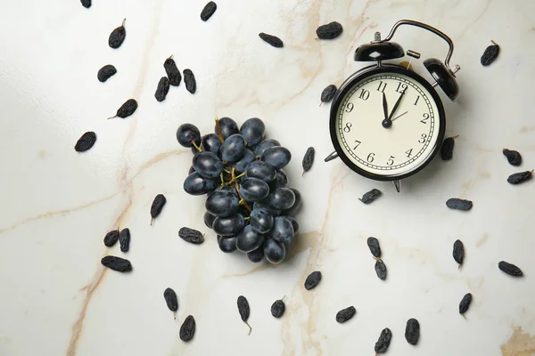 Ripe Sweet Grapes Raisins Alarm Clock Light Table — Stock Photo, Image