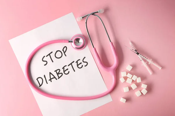 Foglio Carta Con Testo Stop Diabetes Stetoscopio Siringhe Sfondo Colori — Foto Stock