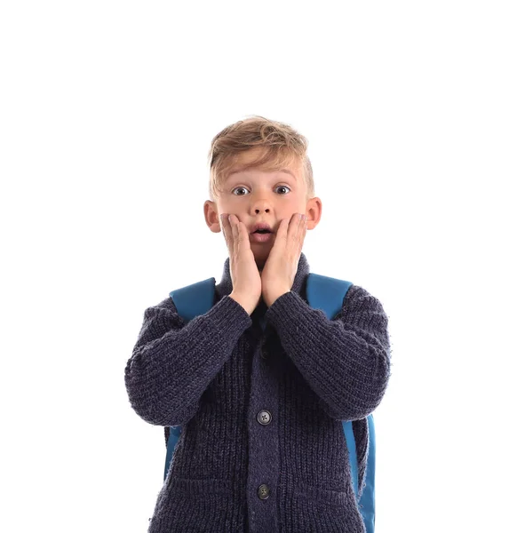 Pequeño Colegial Sorprendido Con Mochila Sobre Fondo Blanco — Foto de Stock