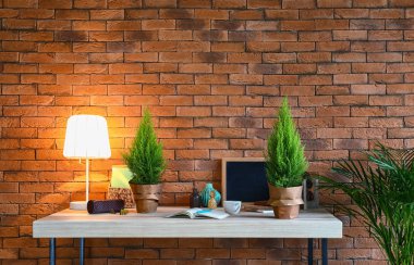 Tencere limon servi ağaçları Oda tablo ile