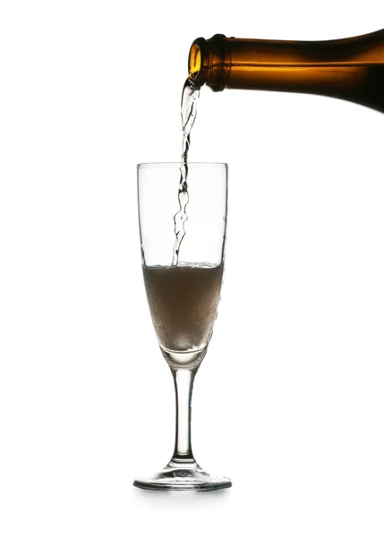 Versando Champagne Saporito Vetro Sfondo Bianco — Foto Stock