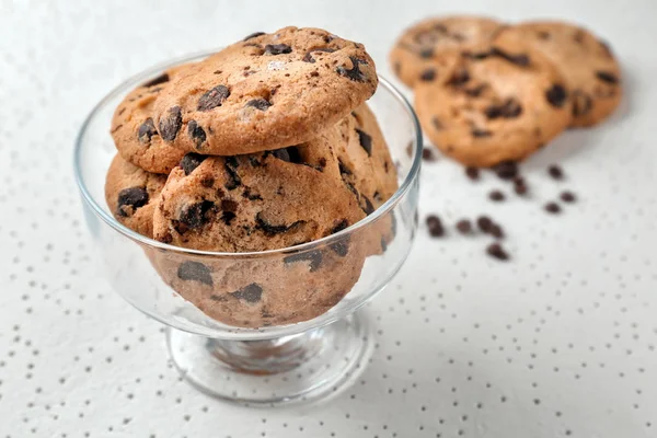 Tigela Sobremesa Com Saborosos Biscoitos Chocolate Mesa — Fotografia de Stock