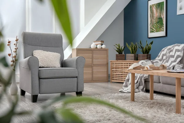 Stilvolles Interieur Des Zimmers Mit Bequemen Sessel — Stockfoto