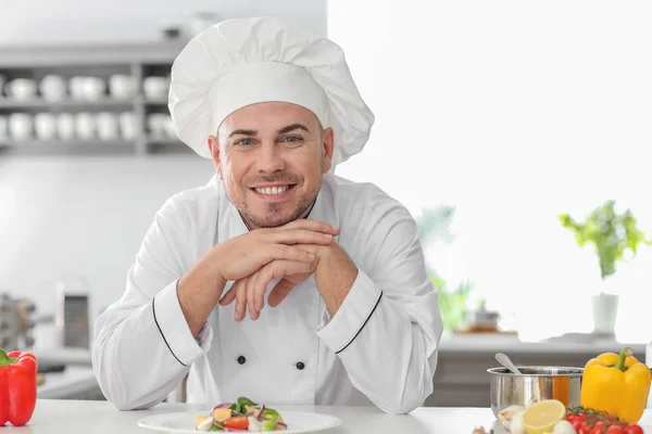 Retrato Chef Masculino Cozinha — Fotografia de Stock