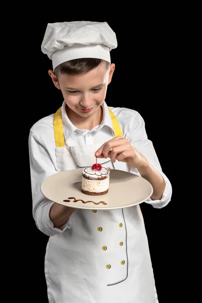 Pequeno Chef Bonito Com Sobremesa Saborosa Fundo Escuro — Fotografia de Stock