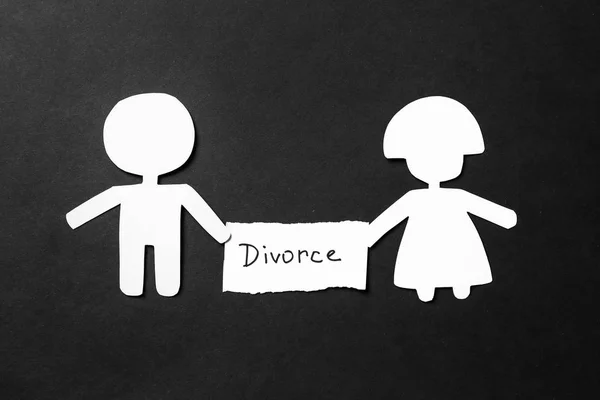 Figures Papier Couple Avec Mot Divorce Sur Fond Sombre — Photo