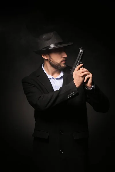 Detective Con Pistola Sfondo Scuro Fotografia Stock