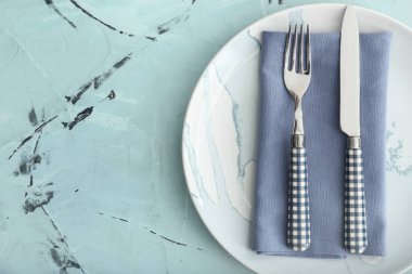 Açık renk arka plan basit tablo ayarı