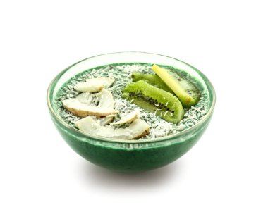 Spirulina yüzlü beyaz arka plan üzerinde ile kase