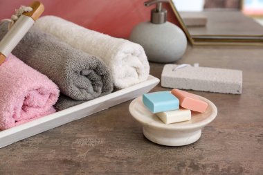 Havlu ve sabun Barlar banyo tablo