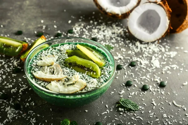 Tál Spirulina Smoothie Szürke Háttér — Stock Fotó