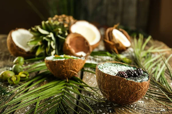 Coconut Bowl Spirulina Smoothie Wooden Table — Stock Photo, Image