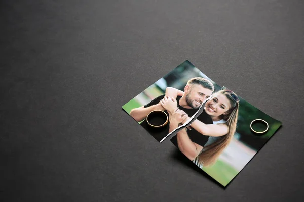 Torn Photo Happy Couple Rings Dark Background Concept Divorce — Stock Photo, Image