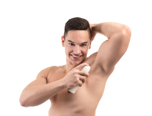 Ung Man Använder Deodorant Vit Bakgrund — Stockfoto