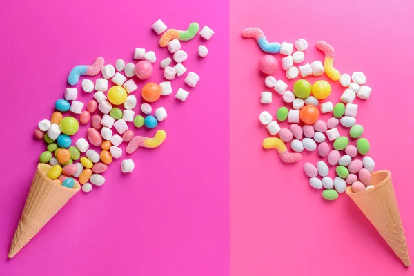 ワッフル コーンと色の背景上に散在のお菓子 — ストック写真