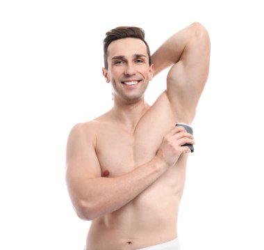Deodorant beyaz arka plan ile yakışıklı genç