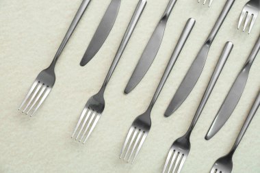 Işık arka plan üzerinde çatal bıçak seti