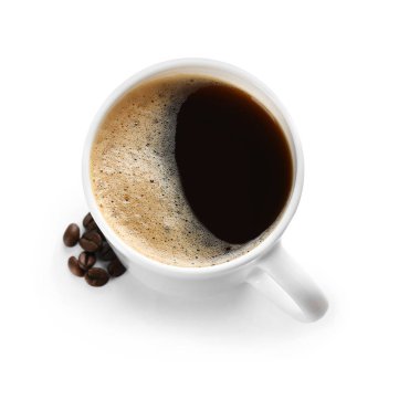 Beyaz arka planda bir fincan sıcak kahve.