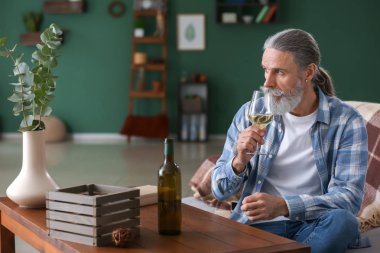 Komuta sizde, evde şarap içme