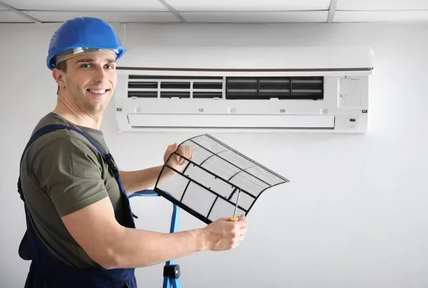 Electrician Repairing Air Conditioner Indoors — Stock Photo, Image