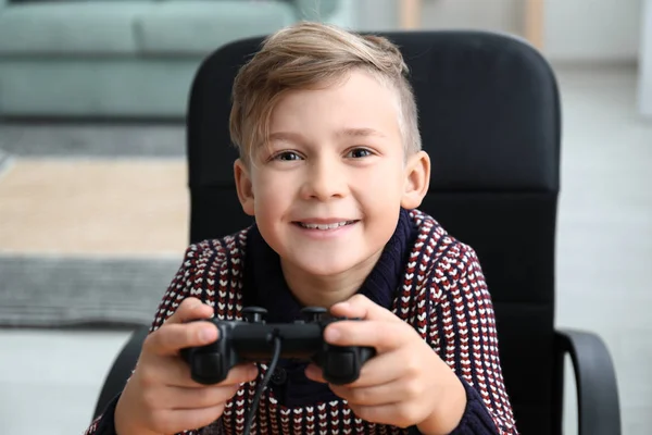 Carino Ragazzo Giocare Video Gioco Casa — Foto Stock