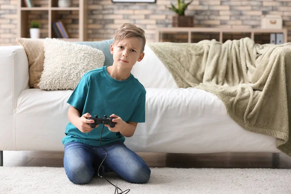 Ragazzo Emotivo Giocare Videogioco Casa — Foto Stock