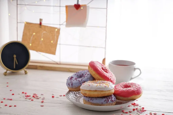 Plate Tasty Doughnuts White Wooden Table — Stock Photo, Image