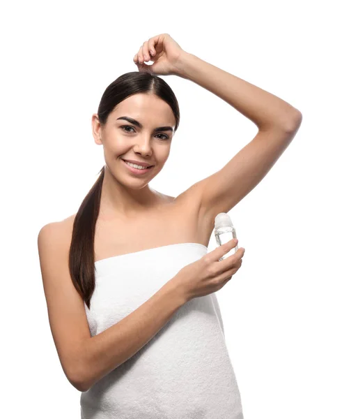 Jovem Mulher Usando Desodorizante Fundo Branco — Fotografia de Stock