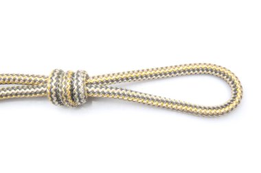 Beyaz arkaplanda döngü olan ip