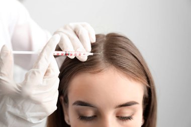 Kadın saç dökülmesi sorunu alıcı enjeksiyon kliniği ile