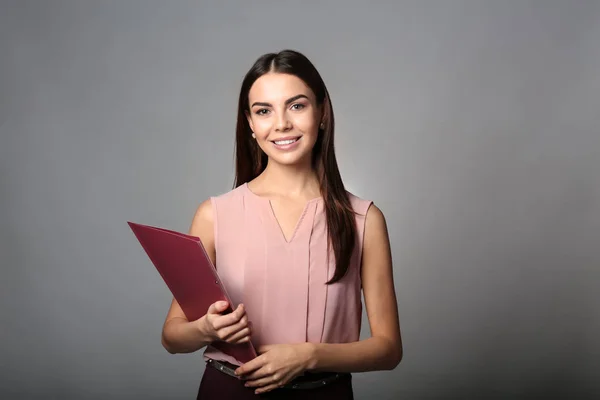 Portrait Beautiful Businesswoman Grey Background — Stock Photo, Image