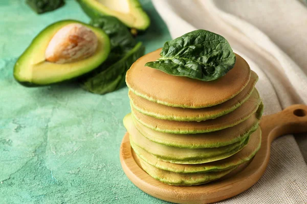 Tasty Green Pancakes Color Table — Stock Photo, Image
