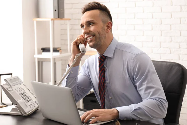 Young Businessman Talking Phone While Working Laptop Office — Stock Photo, Image