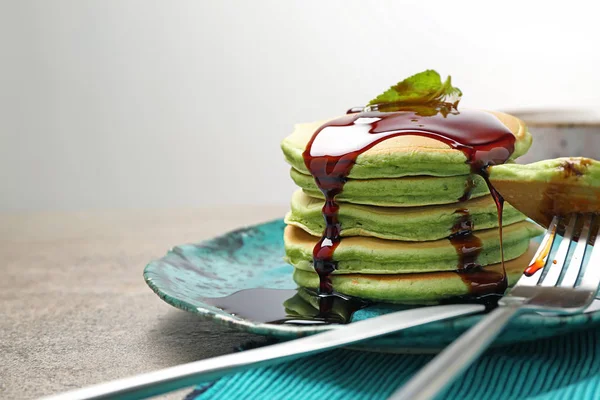 Tasty Green Pancakes Syrup Grey Table — Stock Photo, Image