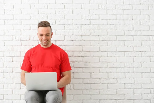 Young Man Laptop White Brick Wall — Stock Photo, Image