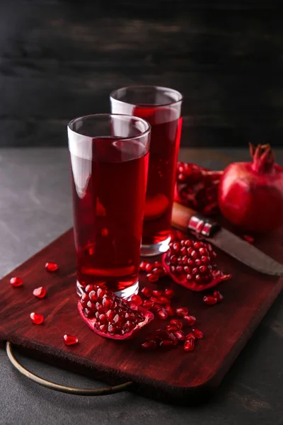 Glasögon Läckra Granatäpplejuice Bord — Stockfoto