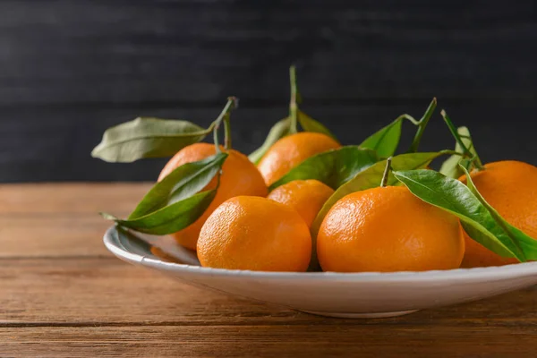 Plate Tasty Tangerines Table Closeup — Stock Photo, Image