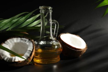 Hindistan cevizi yağı karanlık tablo ile sürahi