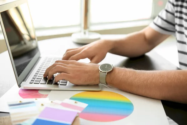 Young Designer Working Laptop Office — Stock Photo, Image