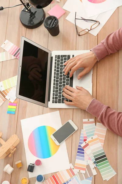 Young Designer Laptop Working Wooden Table — Stock Photo, Image