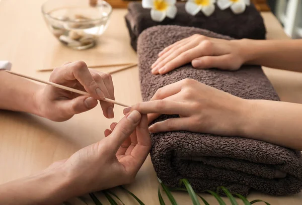 Young Woman Getting Manicure Beauty Salon — Stock Photo, Image