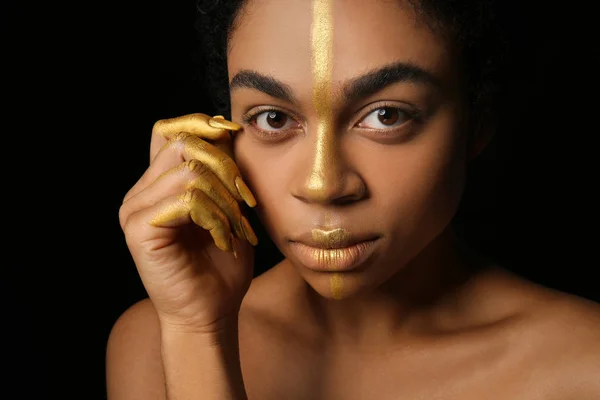 African American Woman Golden Paint Her Body Black Background — Stock Photo, Image