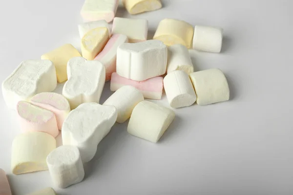 Marshmallows Saborosos Fundo Cinza — Fotografia de Stock