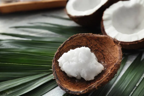 Coconut Oil Shell Table — Stock Photo, Image