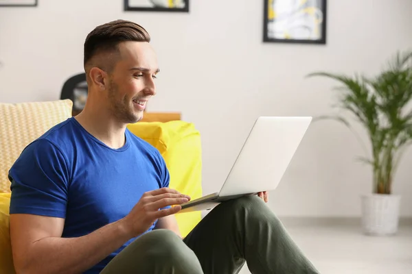Young Man Working Laptop Home — Stock Photo, Image