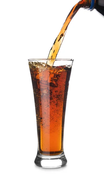 Gieten Van Smakelijke Soda Glas Witte Achtergrond — Stockfoto