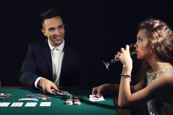 Menschen Spielen Karten Casino — Stockfoto