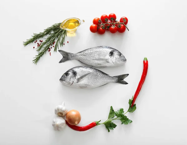 Verse Vis Van Dorado Ingrediënten Witte Achtergrond — Stockfoto