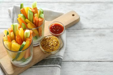 Gözlük tablo taze sebze ile. Diyet gıda